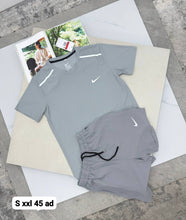 Load image into Gallery viewer, T-shirt