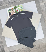 Load image into Gallery viewer, T-shirt