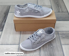 Load image into Gallery viewer, Shoes
