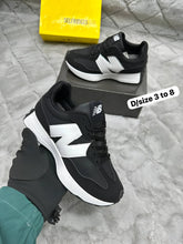 Load image into Gallery viewer, Shoes