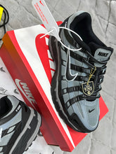 Load image into Gallery viewer, Shoes