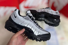 Load image into Gallery viewer, Shoes