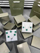 Load image into Gallery viewer, Necklace