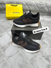 Load image into Gallery viewer, Shoes
