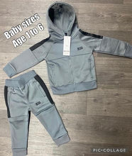 Load image into Gallery viewer, Tracksuit