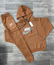 Load image into Gallery viewer, Tracksuit