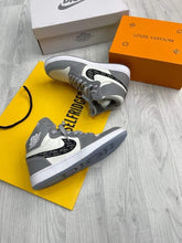 Load image into Gallery viewer, Shoes