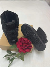 Load image into Gallery viewer, Shoes