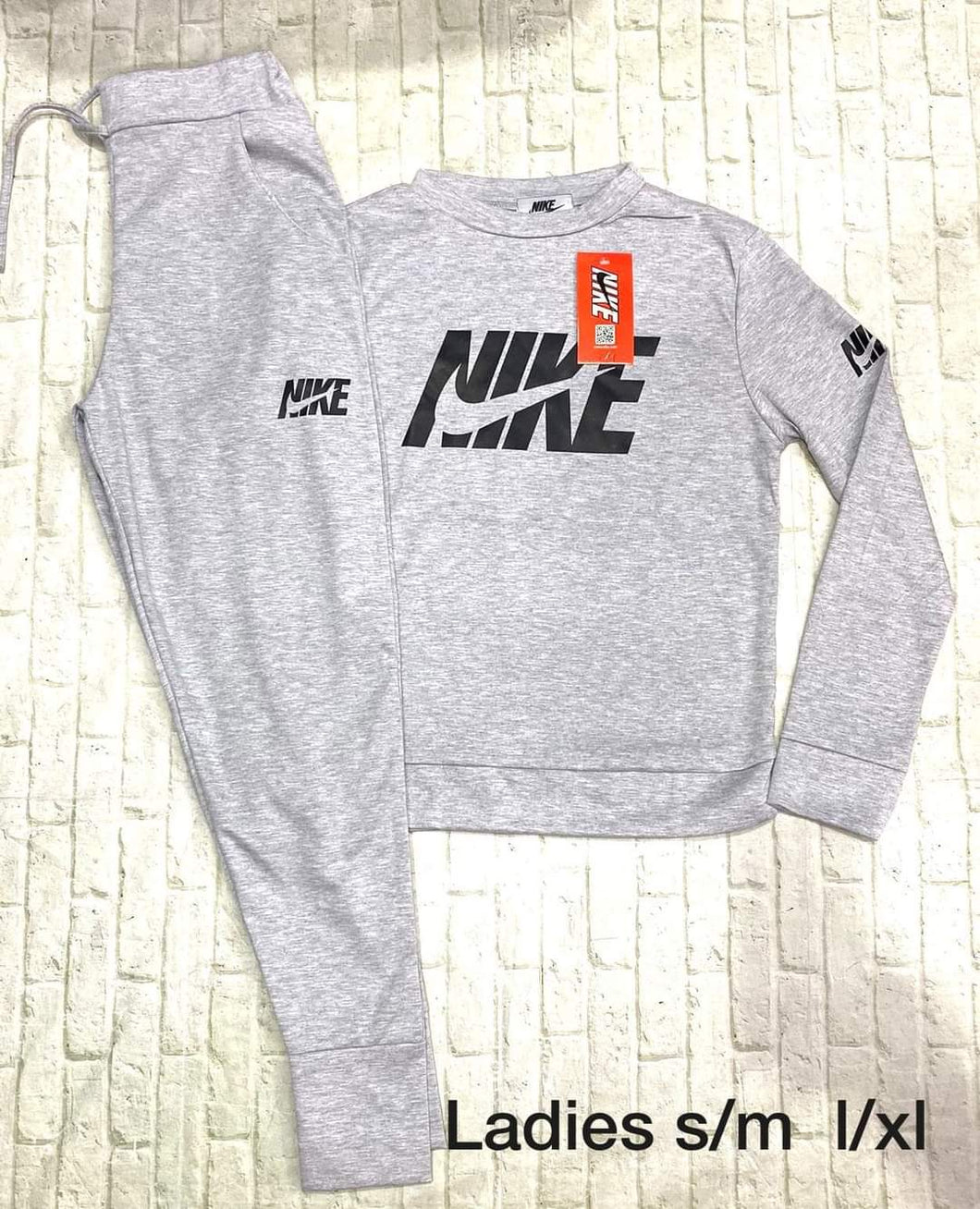 Ladies tracksuit
